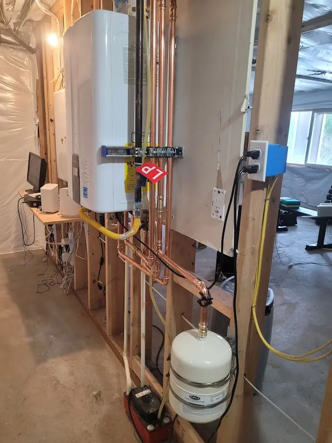 Licensed plumber repairing a kitchen sink in Fountainebleau
