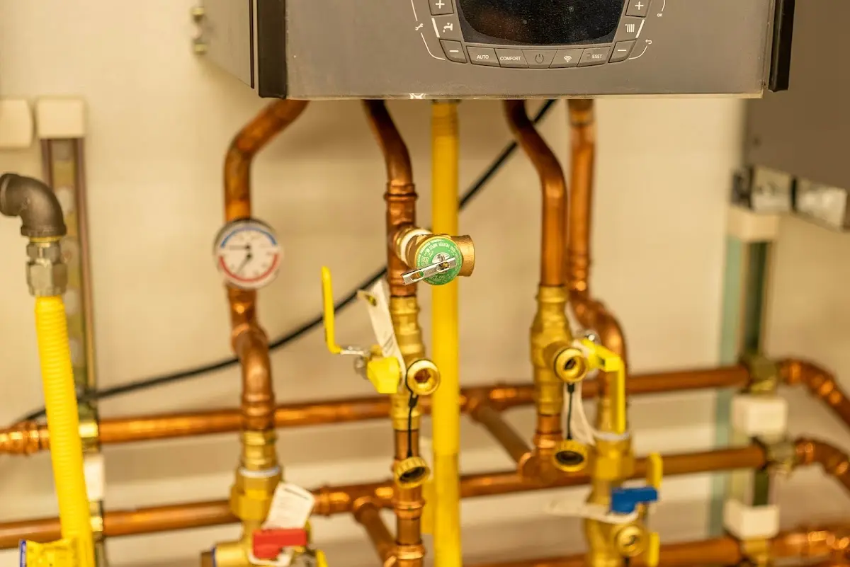 Licensed technician providing Emergency Plumbing for a homeowner in Fountainebleau